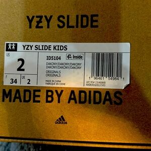 New YZE SLIDES KIDS SIZE 2